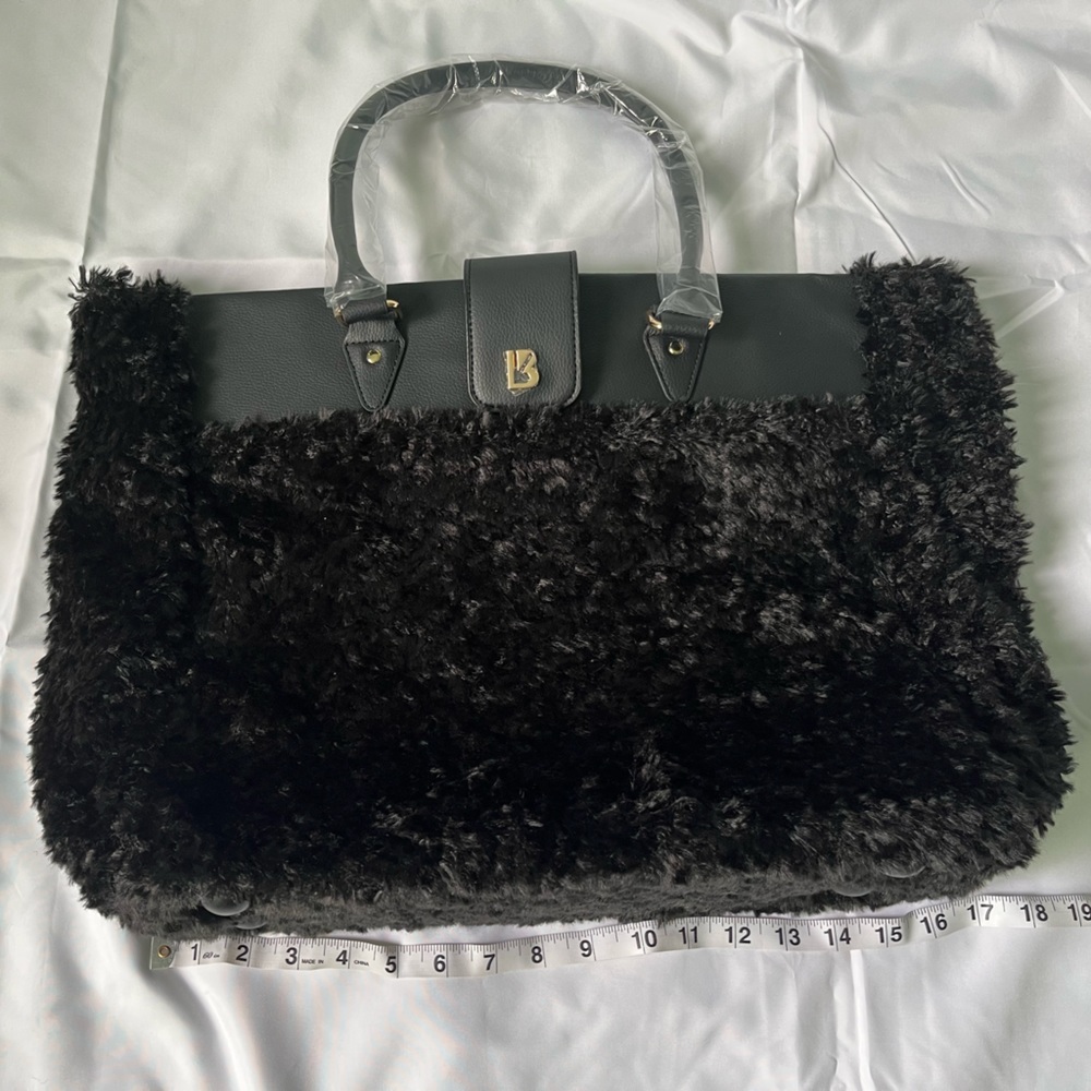 BuffBunny Sherpa Tote in black